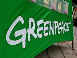  Greenpeace      