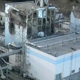 В Японии операция по заливке реакторов АЭС "Фукусима" водой с земли отложена из-за прокладки линии электропередачи  