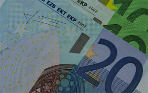 Валютные торги: евро снова взял рекордную высоту