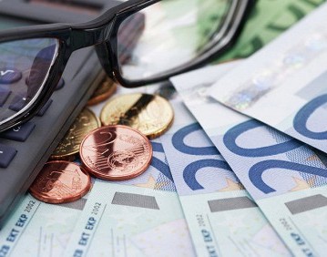 Итоги валютных торгов: российский рубль падает, зато евро резко подорожал