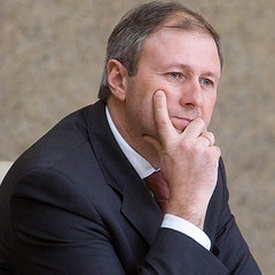 Вице-премьер Беларуси считает справедливым курс 3800-4100 рублей за один доллар