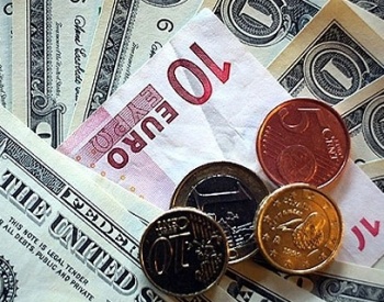 Доллар и евро значительно подешевели на торгах 6 октября