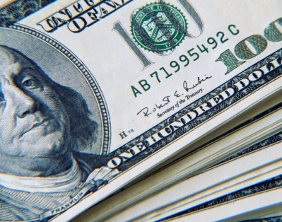 Свежие курсы: доллар продолжает расти