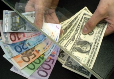 Аналитик: Евро и доллар нервничают в поисках катализаторов