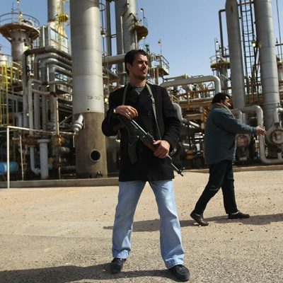 Ливийские повстанцы учредили собственную нефтяную компанию и Центробанк