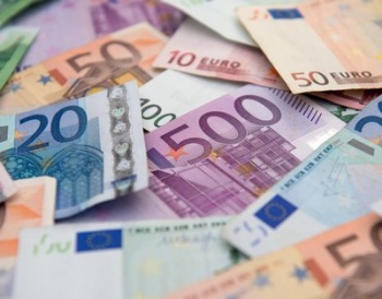 Евро разгромил белорусский рубль на торгах 4 декабря