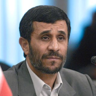 М.Ахмадинежад осудил использование мировыми державами оружия.