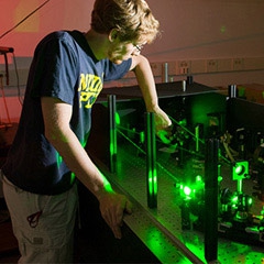 Учёные нашли неожиданный метод конверсии света в ток