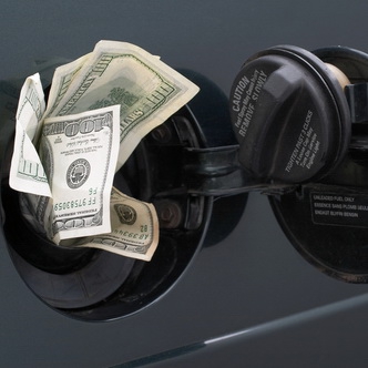 В США продолжается быстрый рост розничных цен на бензин