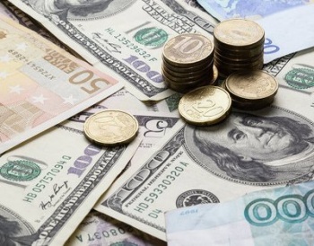 Белорусский рубль обвалился на торгах, доллар и евро рванули вверх