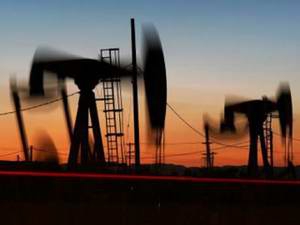 Нефть торгуется вблизи локального максимума на фоне сильных статданных из США