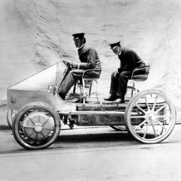 Первый в мире гибридный автомобиль снова демонстрируется на выставке, 111 лет спустя (видео)