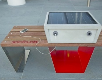 "Солнечные" скамейки, заряжающие мобильные устройства