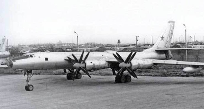 бомбардировщик Ту-95М №7800408