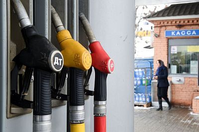 Российские нефтекомпании согласились продавать независимым АЗС топливо по сниженной цене
