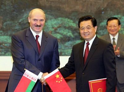 Большинство белорусов ожидают положительных результатов от визита Лукашенко в Китай, в первую очередь увеличения инвестиций