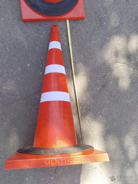 Конус дорожный с 3 белыми полосами с утяжелителем КС-3.4.0, цельнолитой, высота 750 мм
