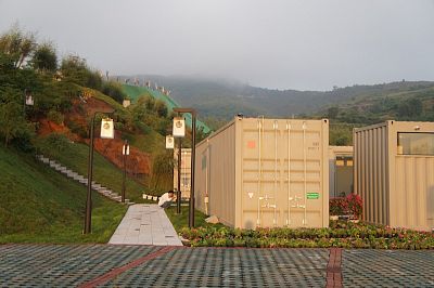 В Китае готовятся к открытию люкс-отеля в контейнерах