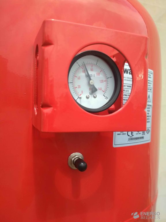 Бак вертикальный расширительный WAT600 10 бар 600л., красный, с опорами и манометром, Турция