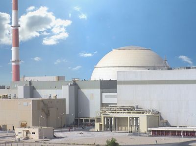 В реактор Бушерской АЭС загружают топливо